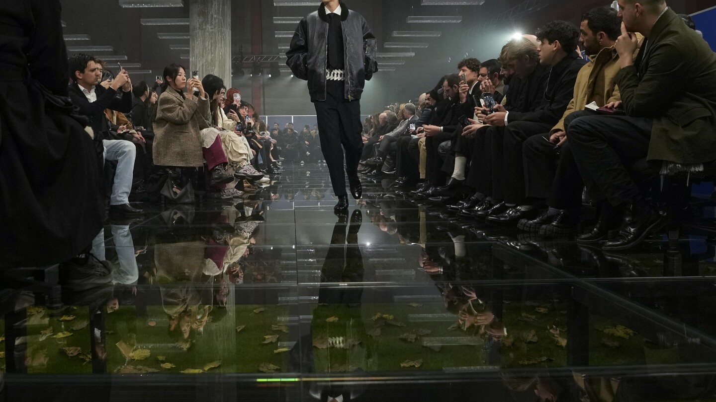 Prada се свързва отново със сезоните за своята есенно-зимна колекция мъжко облекло 2024-25