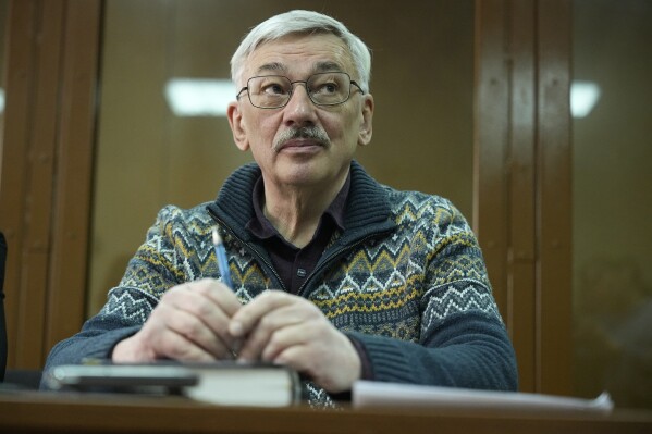 The co-chair of the Nobel Peace Prize winning Memorial Human Rights Centre Oleg Orlov attends a court session for a new trial on charges of repeated discrediting Russian military, in Moscow, Russia, Monday, Feb. 26, 2024. (AP Photo/Alexander Zemlianichenko)