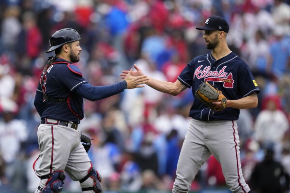 Braves break through in the 10th, beat Phillies 5-1 - Battery Power