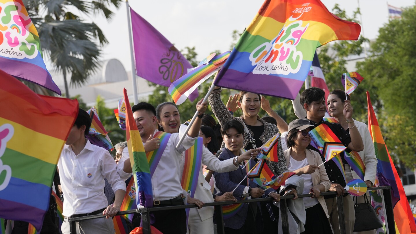 Сенатът на Тайланд одобри с голямо мнозинство забележителен законопроект за легализиране на еднополовите бракове