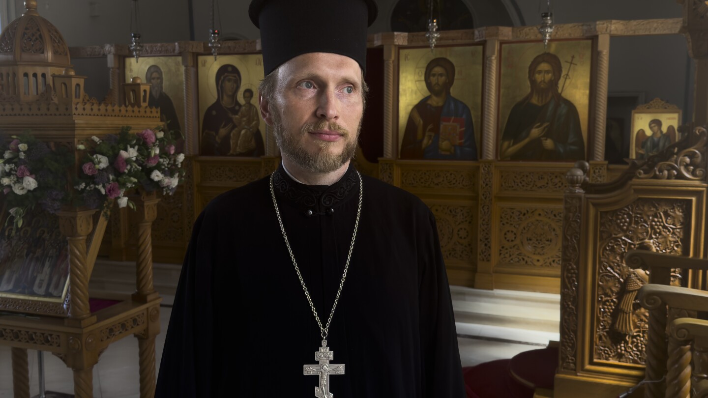 Rusijos ortodoksų kunigai susiduria su valstybės ir bažnyčios persekiojimu už tai, kad jie palaiko taiką Ukrainoje