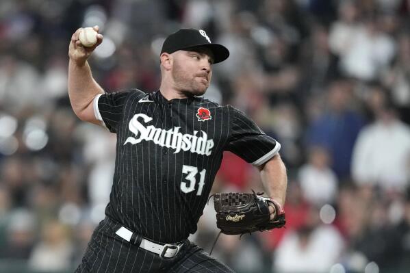 Hendriks pitches 8th inning for White Sox in return from non