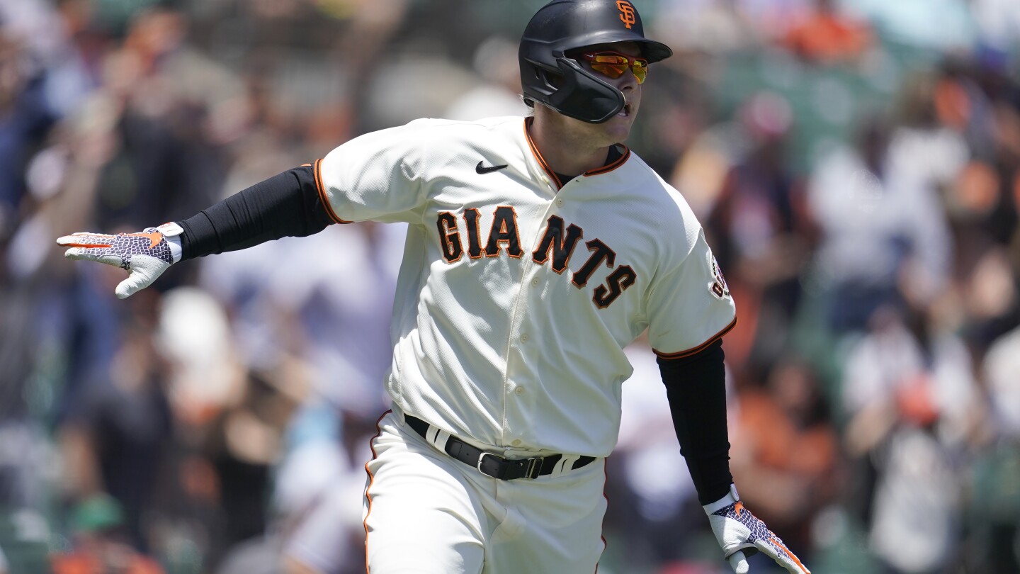 San Francisco Giants' Joc Pederson, left, talks to Detroit Tigers