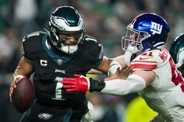 Eagles end 3-game skid, maintain control of NFC East title hopes with 33-25  win over Giants
