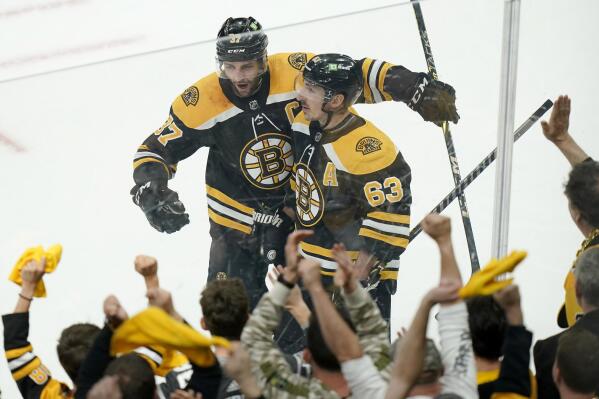 Patrice Bergeron Stanley Cup Trophy Boston Bruins Hockey Photo