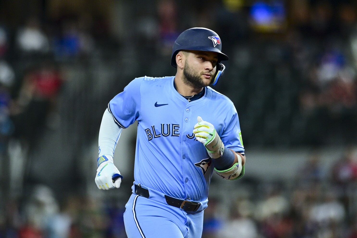 Bichette conecta jonrón como emergente en la 9na y Azulejos vencen 2-0 a Rangers