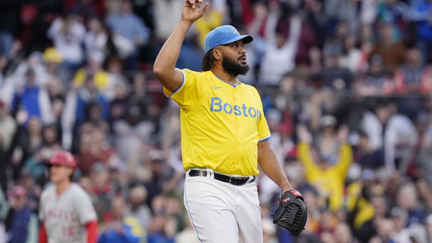 Освободителят на Бостън Кенли Янсън казва, че хлъзгавите бейзболни топки са трудни за контролиране