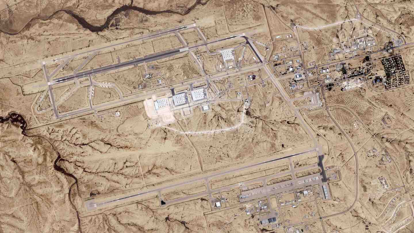 Сателитно изображение, анализирано от AP, показва щети след иранска атака срещу израелска пустинна въздушна база