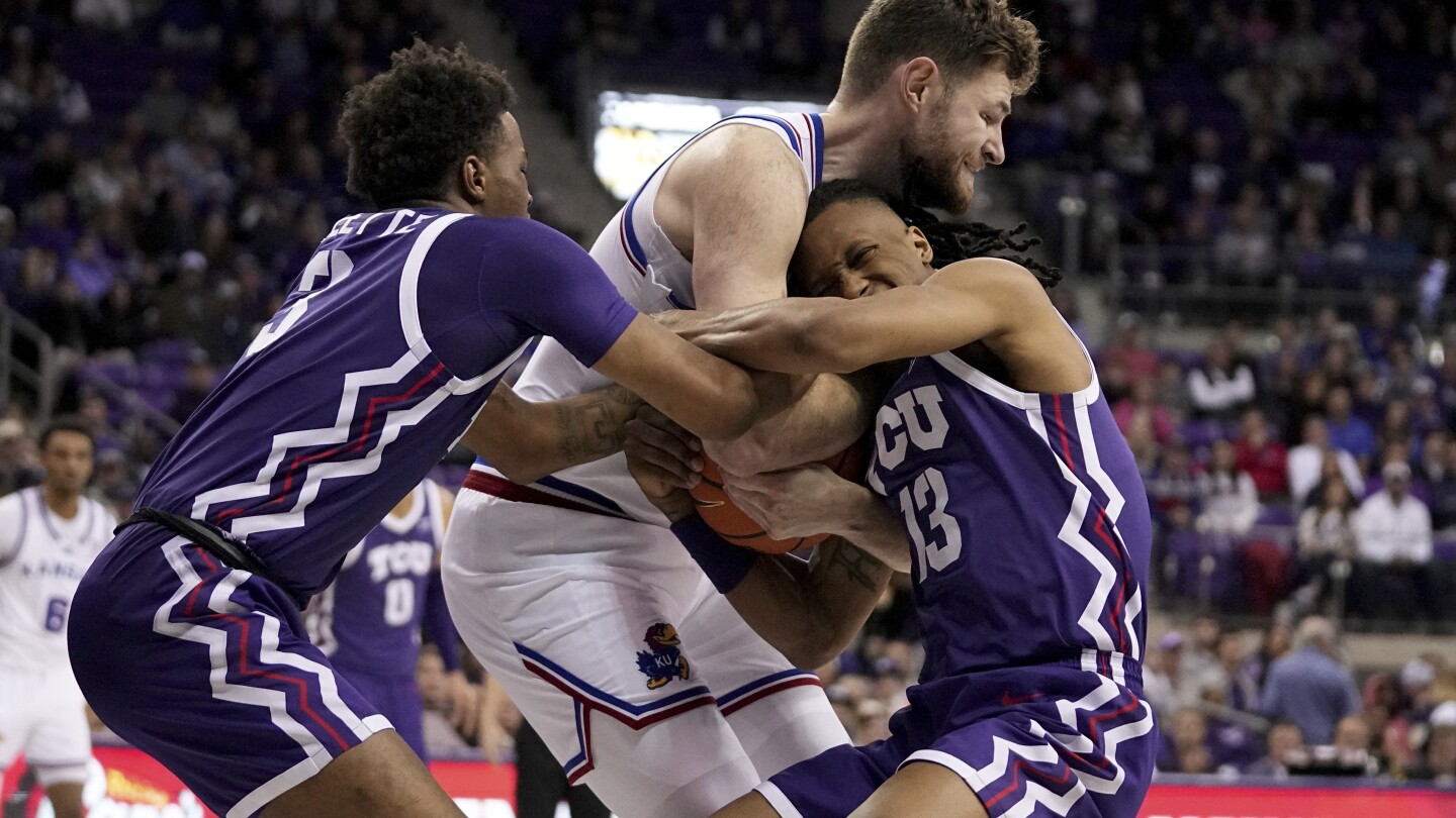 Bill Self Criticizes Hunter Dickinson's Technical Foul
