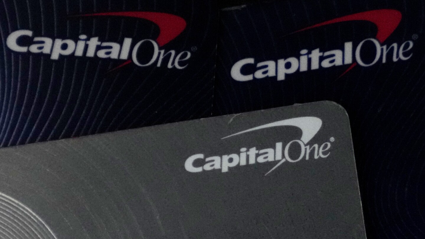 Разчитането на американците на кредитни карти е ключът към офертата на Capital One за Discover