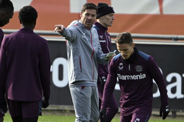 Xabi Alonso uses a career of playing for great coaches to write ..., image size:599x399