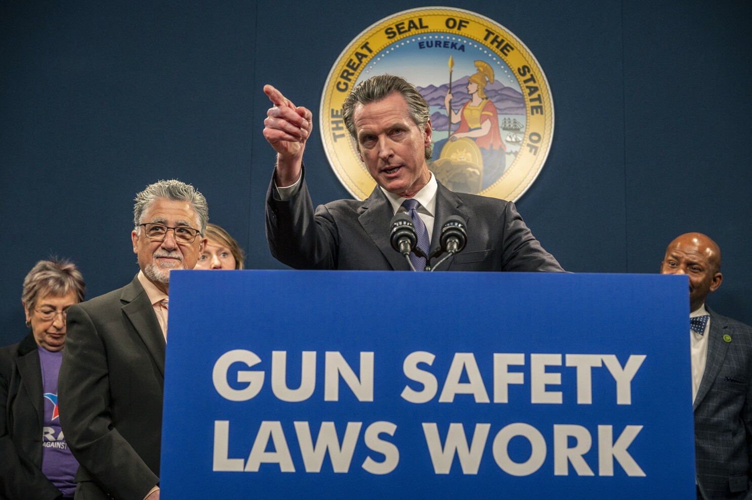 Newsom calls for U.S. constitutional amendment on gun control