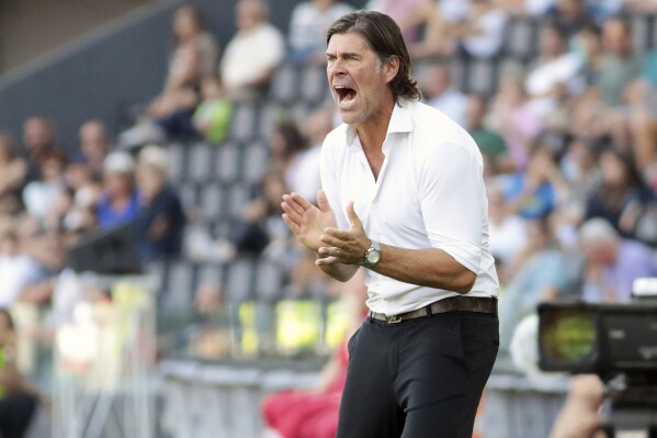 Udinese's Andrea Sottil spurs his players during a Serie A soccer match between Udinese and Genoa, in Udine's Friuli stadium, northern Italy, Sunday, Oct. 1, 2023.(Andrea Bressanutti/LaPresse via AP)
