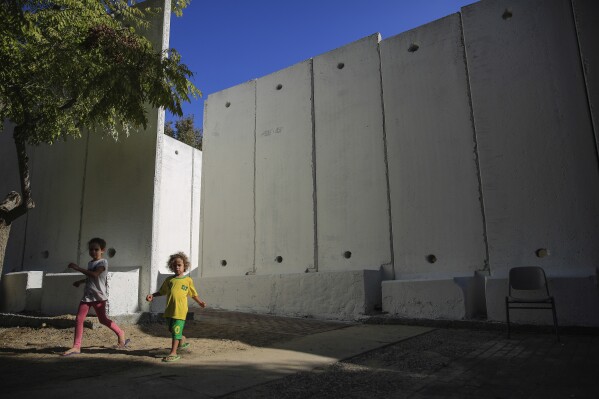 FILE.- Israeli children leave their kindergarten protected by cement barriers in Kibbutz Nahal Oz on the border of Gaza and Israel. Tuesday, Sept. 23, 2014. (AP Photo/Tsafrir Abayov)