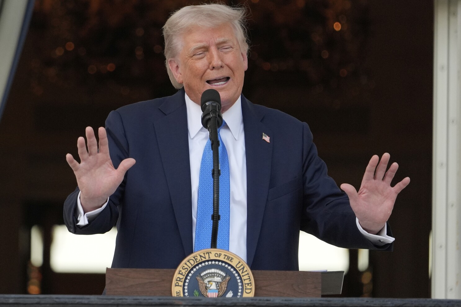 Trump anuncia veto y restricciones a viajeros de 19 países que entrarán en vigor el lunes