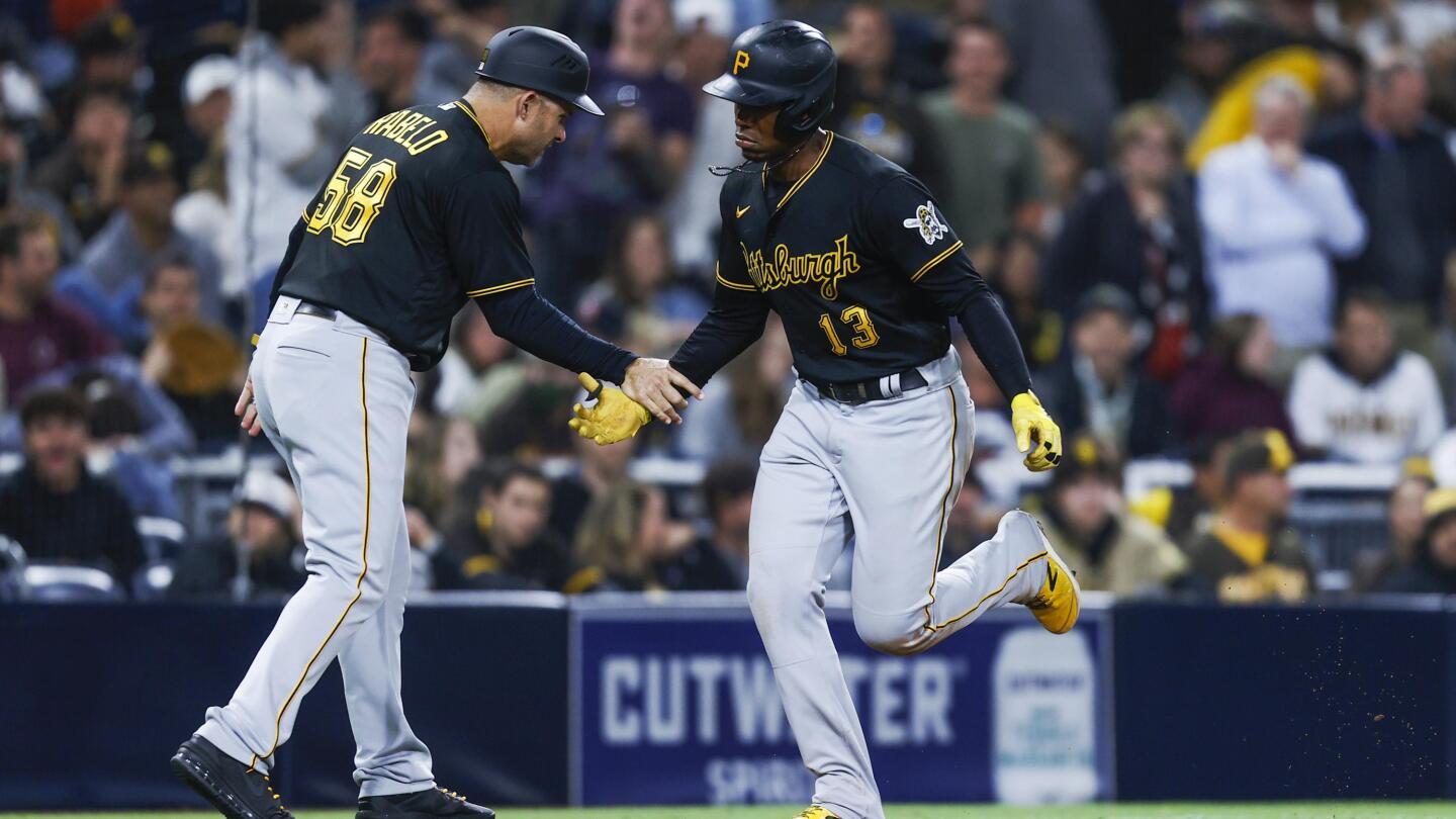 Luke Voit's home run helps Padres win against Pirates
