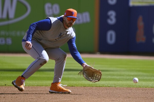 New York Mets' Pete Alonso handles a grounder during a spring training baseball workout Tuesday, Feb. 20, 2024, in Port St. Lucie, Fla. (AP Photo/Jeff Roberson)
