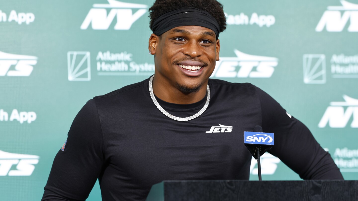 Jets tryout Giovanni Williams looks to join brothers Quinnen and Quincy to make some NFL history