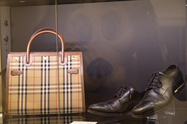 This undated image provided by Heritage Auctions shows a Burberry bag prop from the HBO series "Succession." The item was part of an online auction on behalf of HBO at Heritage Auctions in Dallas, which ended Saturday, Jan. 13, 2024. (Heritage Auctions via AP)