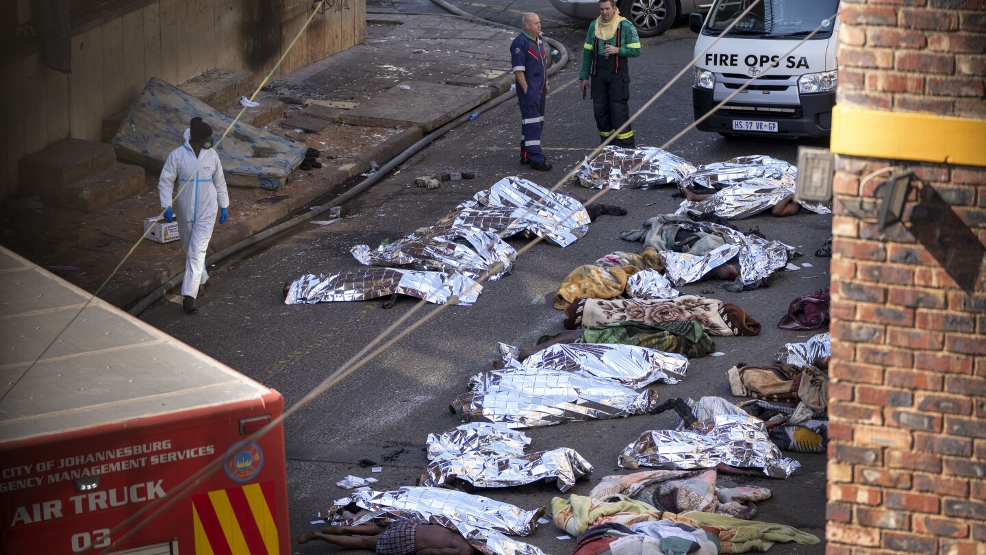 КЕЙПТАУН Южна Африка AP — Доклад за пожар в сграда