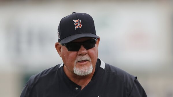 Tigers manager Gardenhire announces immediate retirement –