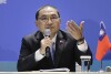 O candidato presidencial do Partido Nacionalista de Taiwan, Hou Yu-ih, fala em Nova Taipei, Taiwan, quinta-feira, 1º de janeiro. 11 de outubro de 2024 responde a uma pergunta durante uma conferência de imprensa internacional. Taiwan realizará suas eleições presidenciais em 13 de janeiro. (Foto AP/Chiang Ying)