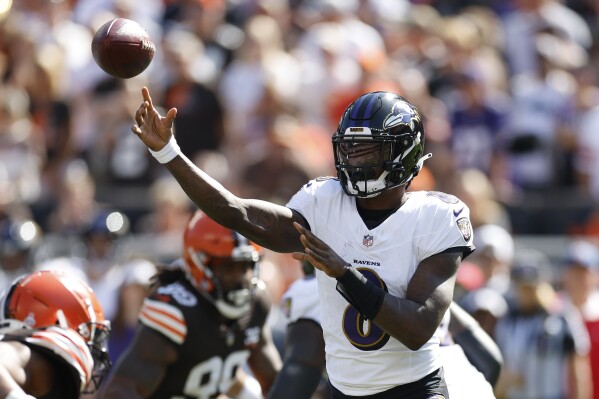 Lamar Jackson has 4 TDs as Ravens roll to 28-3 win over Browns and