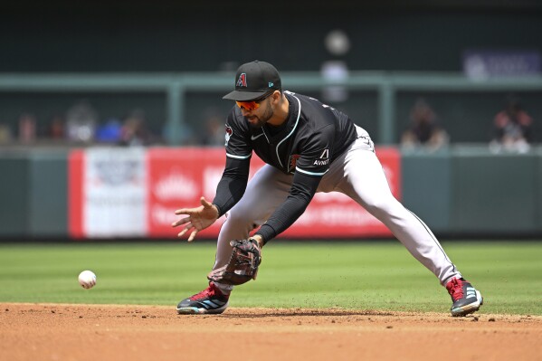 Arizona Diamondbacks second baseman Jordan Lawlar fields a ground ball hit by St. Louis Cardinals' Victor Scott II in the second inning of a baseball game, Saturday May 24, 2025, in St. Louis. (AP Photo/Joe Puetz)