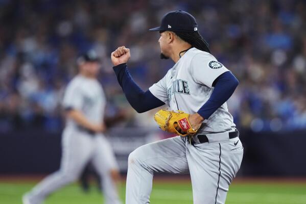 Luis Castillo's gem puts the Mariners in charge of wild-card series