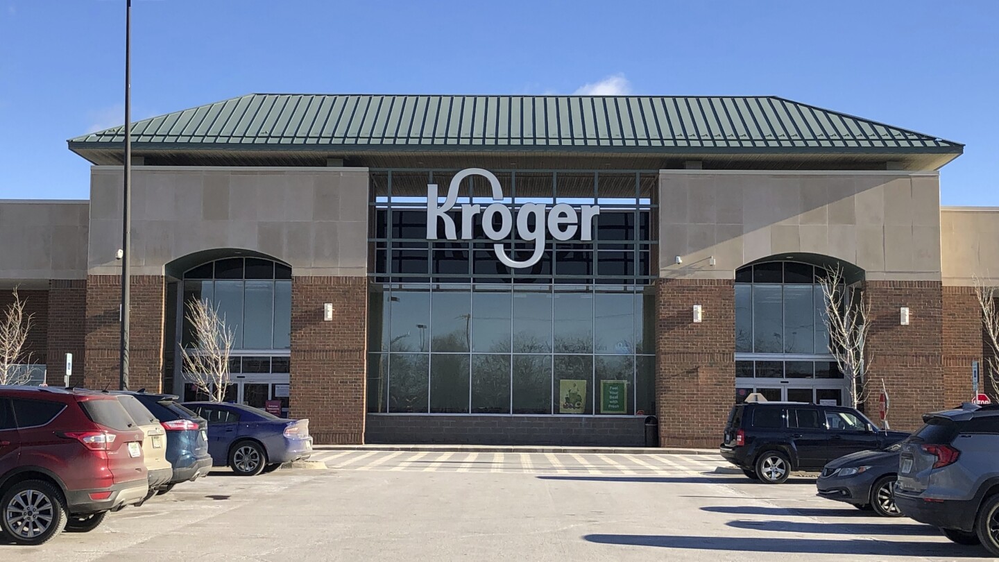 САЩ завеждат дело, за да блокират сливането на гигантите за хранителни стоки Kroger и Albertsons, заявявайки, че това може да повиши цените