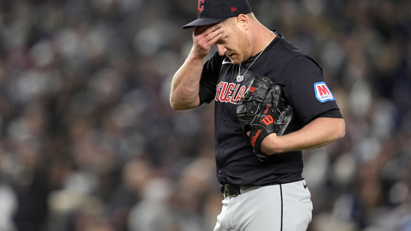 Tigers expect RHP Alex Cobb to miss start of season with hip injury after signing $15M, 1-year deal