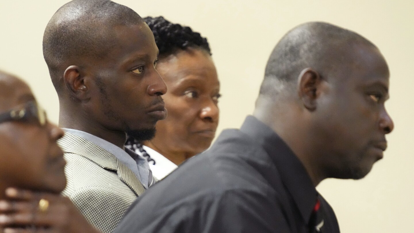 Двама чернокожи мъже, измъчвани от служители на реда в Мисисипи, призовават за най-строги присъди