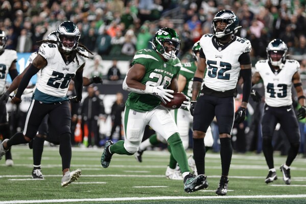 Hall runs for a TD after Adams' INT and Jets shock Eagles 20-14 to