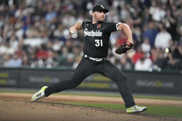 Hendriks pitches 8th inning for White Sox in return from non