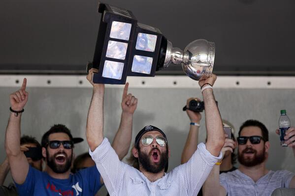 JONES: Coach brings Stanley Cup to meet Calahooligans