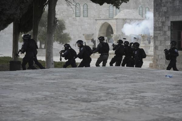 Israeli police clash with Palestinian protesters at the Al Aqsa Mosque compound in Jerusalem's Old City, Friday, April 22, 2022. (AP Photo/Mahmoud Illean)