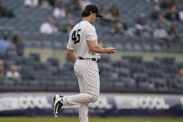 Gerrit Cole destroys fruit in between innings in Yankees dugout 