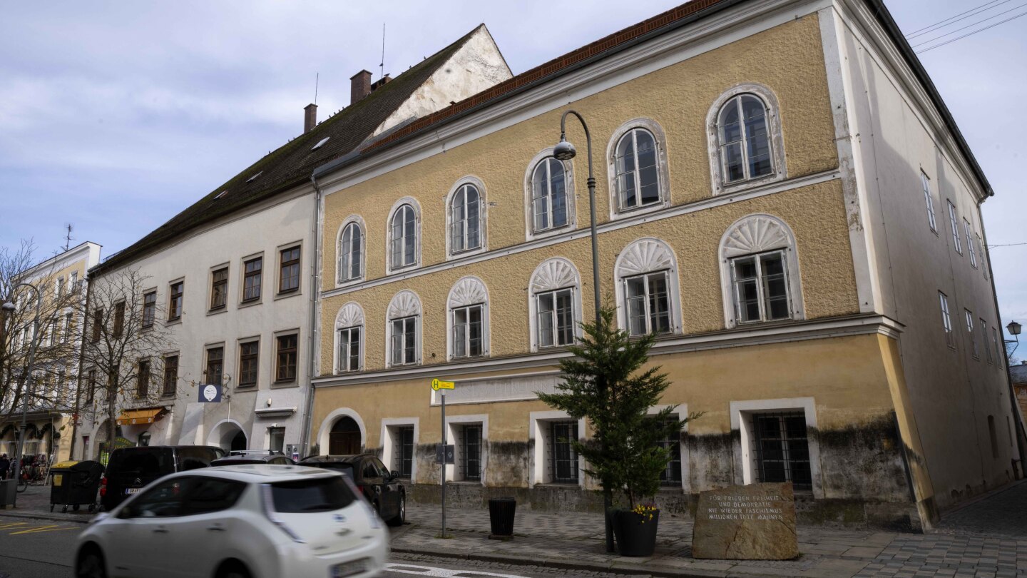 4 Germans stuck marking Hitler's birthday outdoor Nazi dictator's birthplace in Austria