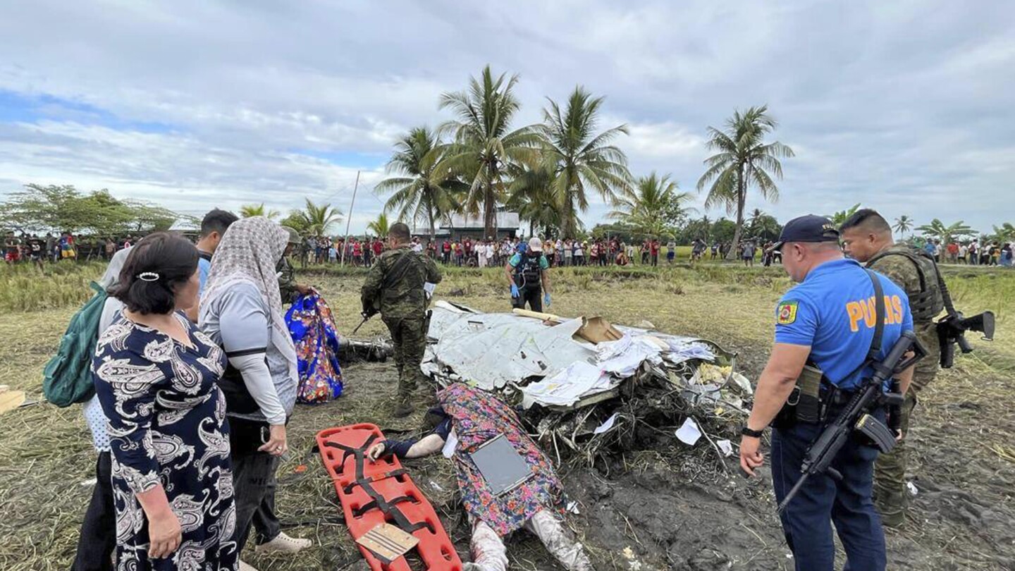 Accidente de avión contratado por el Ejército de EEUU deja 4 muertos en Filipinas | AP News