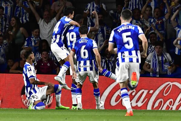 Real Sociedad's Alexander Isak, 3rd left, celebrates after scoring his side's first goal during a Spanish La Liga soccer match between Real Sociedad and Barcelona at the Reale Arena in San Sebastian, Spain, Sunday, Aug. 21, 2022. (AP Photo/Alvaro Barrientos)