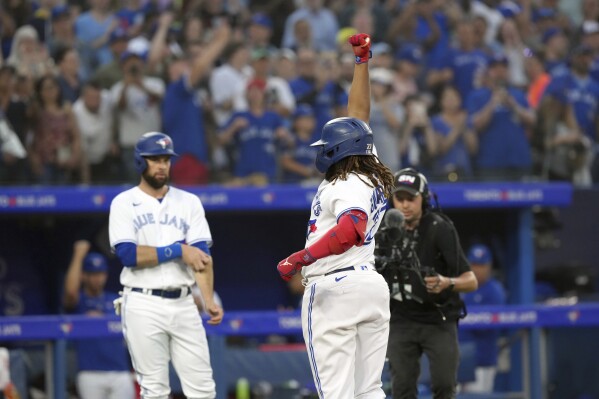 Guerrero Jr. hits homer in 4th straight game 