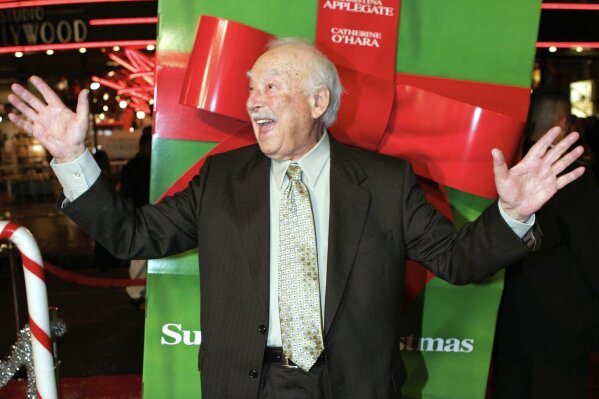 FILE - This Oct. 14, 2004 file photo shows actor Bill Macy at the premiere of the movie "Surviving Christmas," in the Hollywood section of Los Angeles. Macy, who starred opposite Bea Arthur in the ...