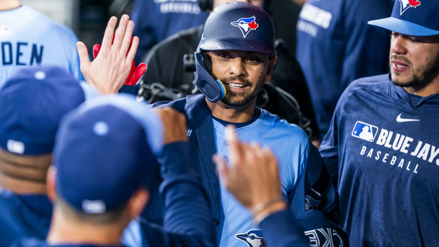 Giménez scores 3 runs, Soroka exits early as Blue Jays beat Nationals 5-2