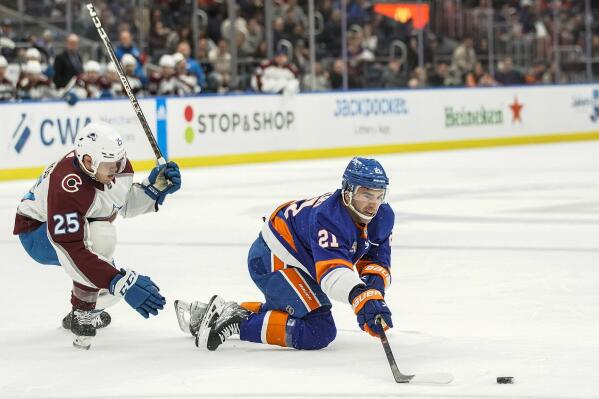 Tavares' 2nd goal lifts Islanders past Canadiens 5-4 in OT