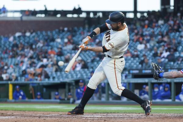 Giants come through in the pinch, beat Rangers 3-1