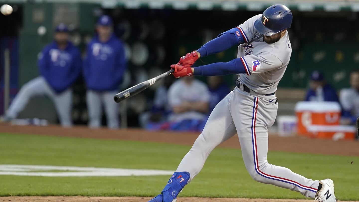 Joey Gallo makes incredible throw in Rangers loss