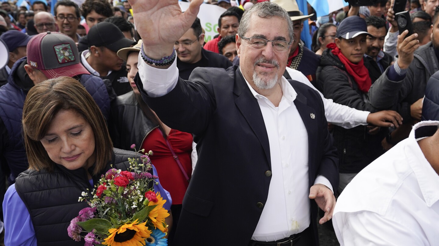 Гватемалците се надяват на мирен преход на властта с предстоящото встъпване в длъжност на Бернардо Аревало