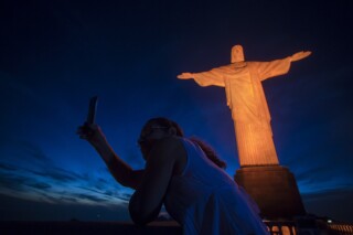 FILE - A tourist takes a selfie with the Christ the Redeemer statue in Rio de Janeiro, Brazil, Nov. 25, 2017. Brazil’s government has postponed until April 2025 tourist visa exemptions for citizens of the U.S., Australia, and Canada that had been scheduled to end on Wednesday, according to a decree published in the nation's official gazette. (AP Photo/Bruna Prado, File)