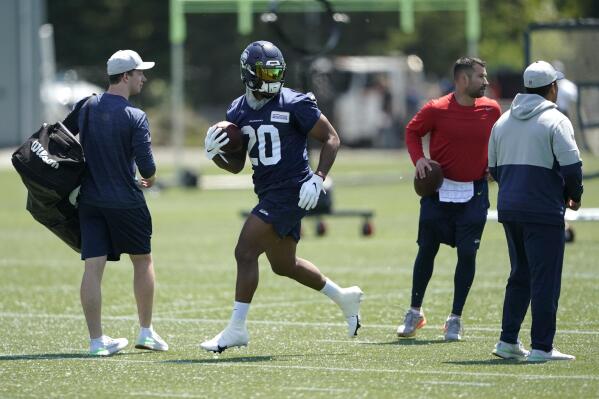 Offseason departures leave Lockett the 'old guy' in Seattle