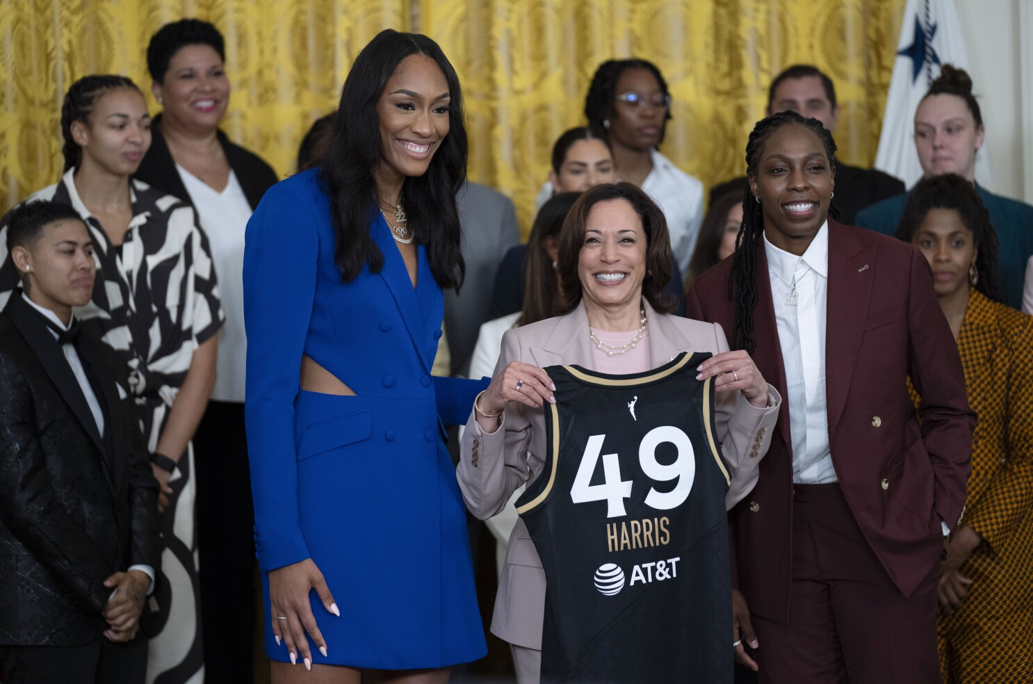 Harris praises 2022 WNBA champion Las Vegas Aces for 'grit and